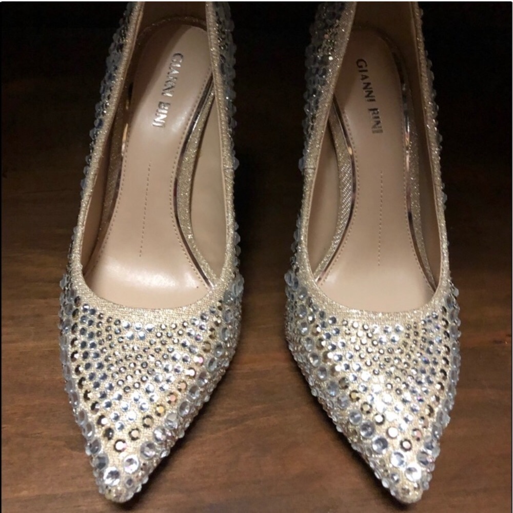 Brand New GOLD Gianni Bini Shoes 👠